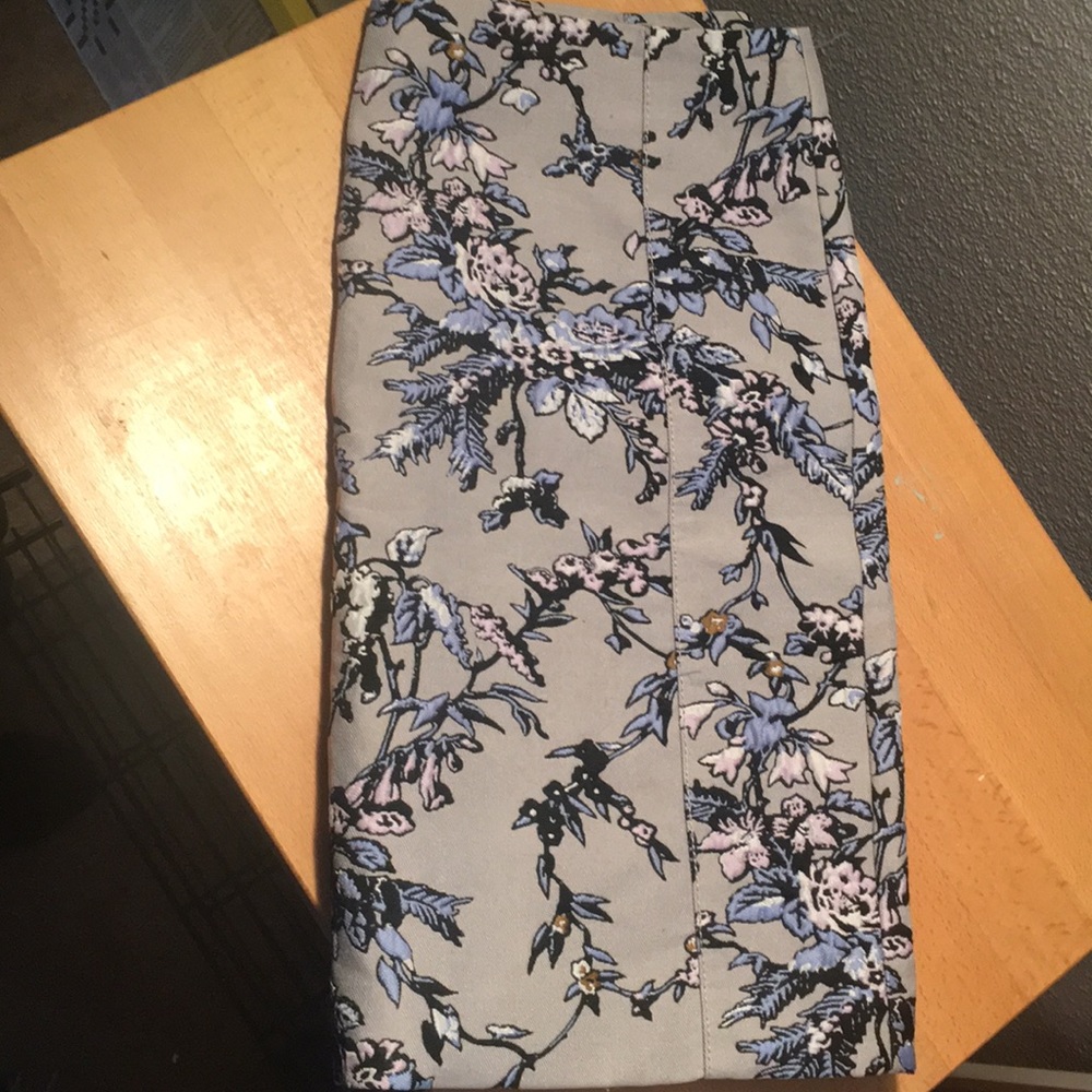 Patterned skirt - Picture 2 of 2